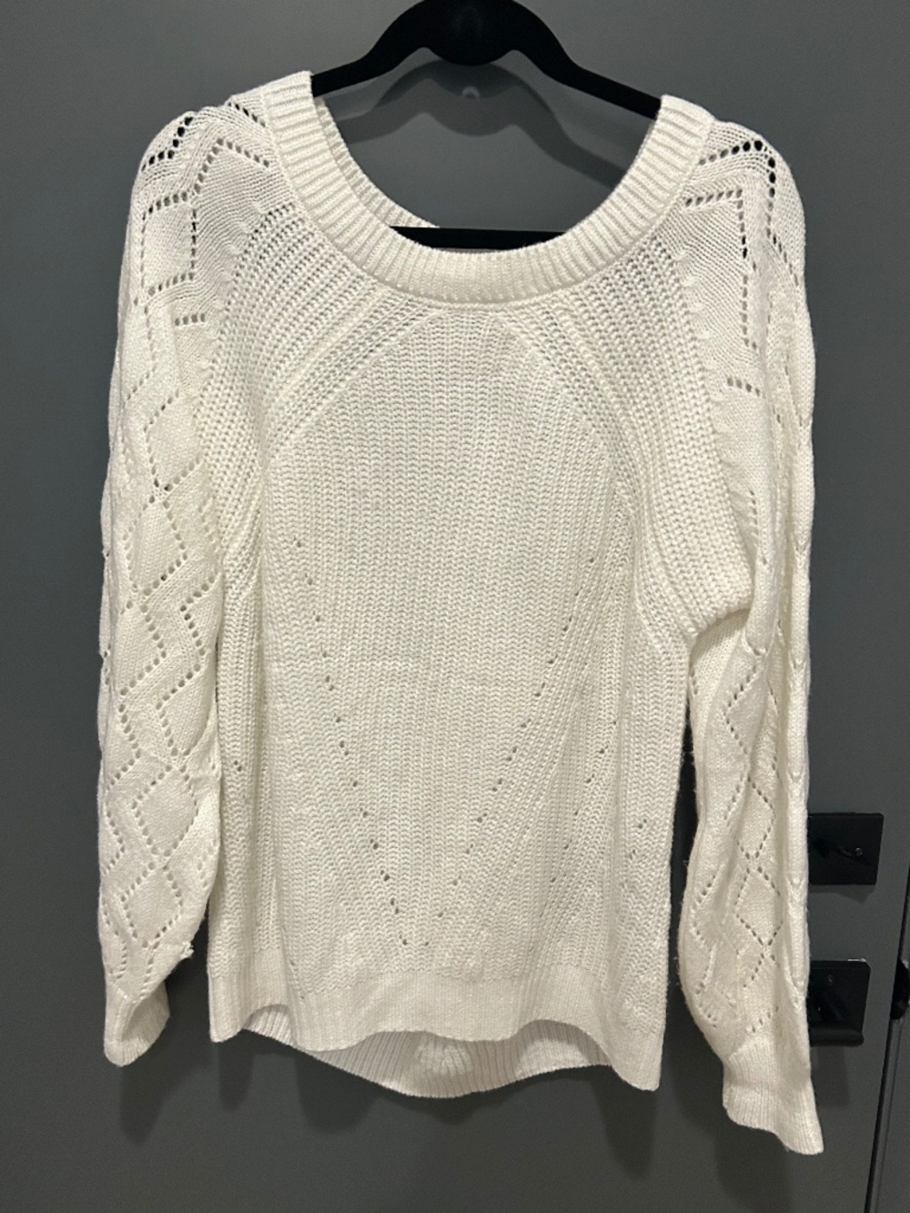 EUC White knitted sweater